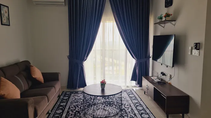 Alanis Suite Homestay by Destry Picture 4