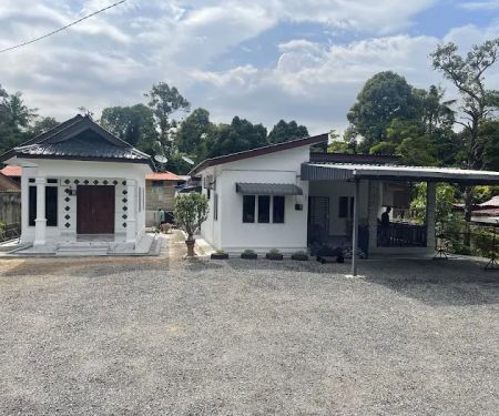 TERATAK HAZIQ HOMESTAY, SLIM RIVER