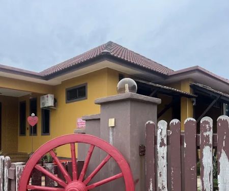 Red Wheels Guest House