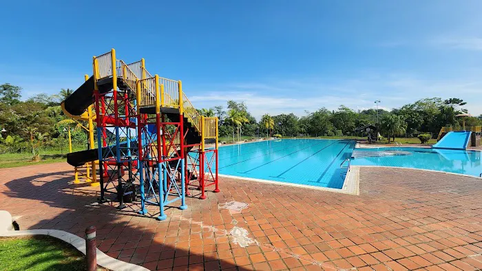 Bukit Beruntung Golf & Country Resort Berhad Picture 2