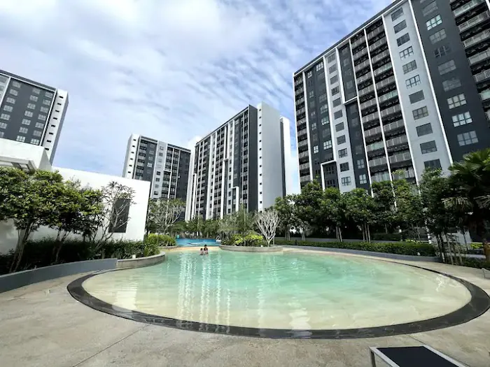 AJ'S MAYABAY @ GAMUDA COVE Picture 2