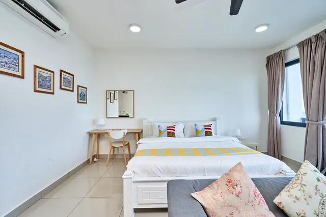 OYO Home 44001 Elegant Studio Setia Alam Trefoil - De Houz Picture 1