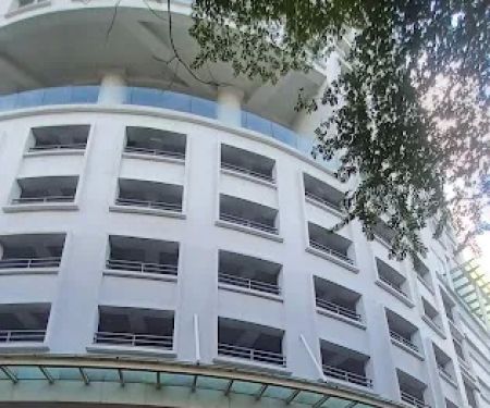 Dua sentral by Hollywood Homes