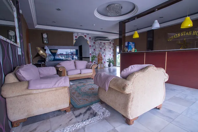 OYO 44010 Royals Star Hotel Picture 6