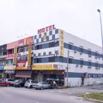 OYO 44010 Royals Star Hotel