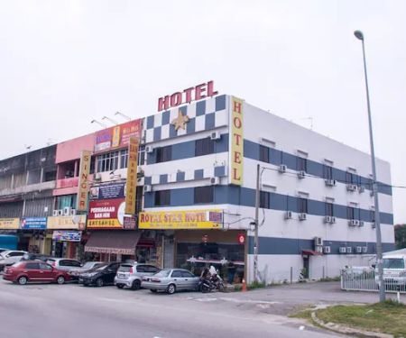OYO 44010 Royals Star Hotel
