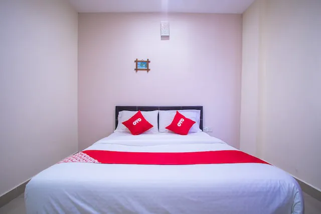 OYO 44010 Royals Star Hotel Picture 9