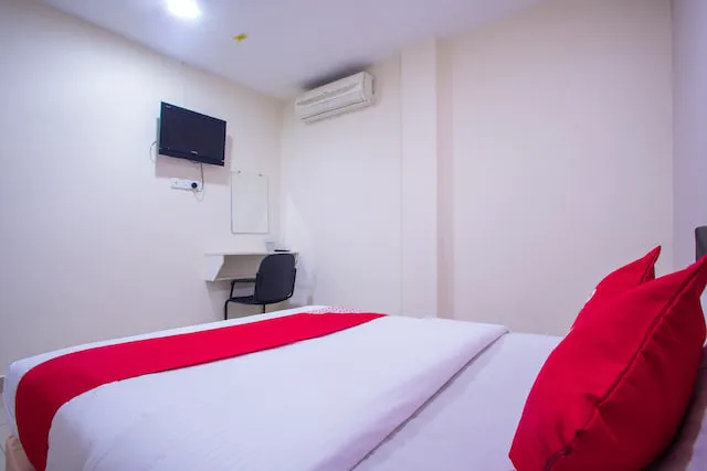 OYO 44010 Royals Star Hotel Picture 10