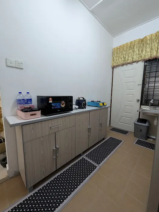 H&H Indah Homestay Picture 5