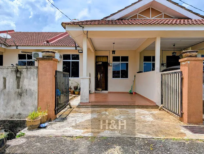 H&H Indah Homestay Picture 2