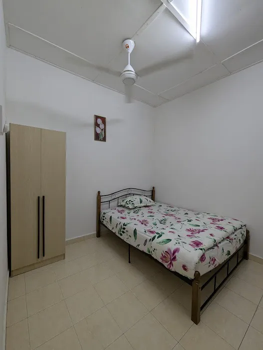 H&H Indah Homestay Picture 8
