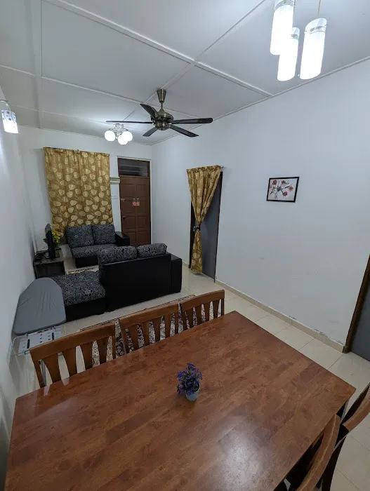 H&H Indah Homestay Picture 9