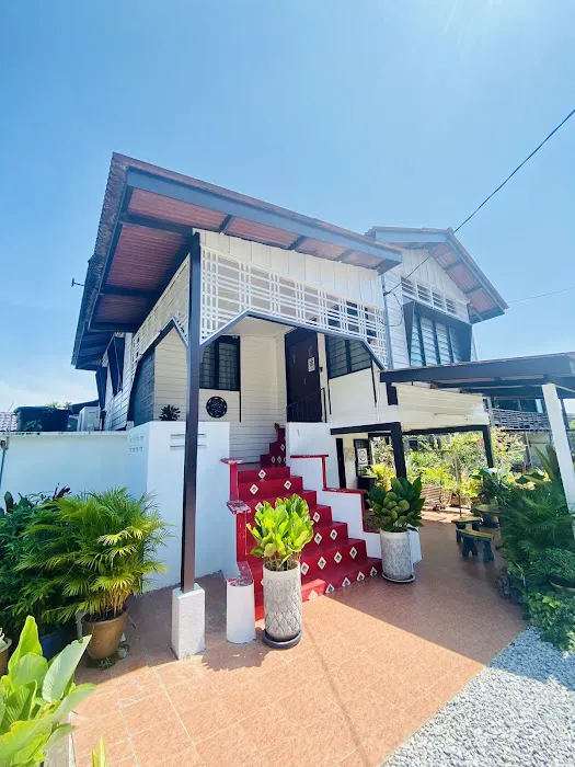 Rumah Tangga Merah with Private Pool Picture 6