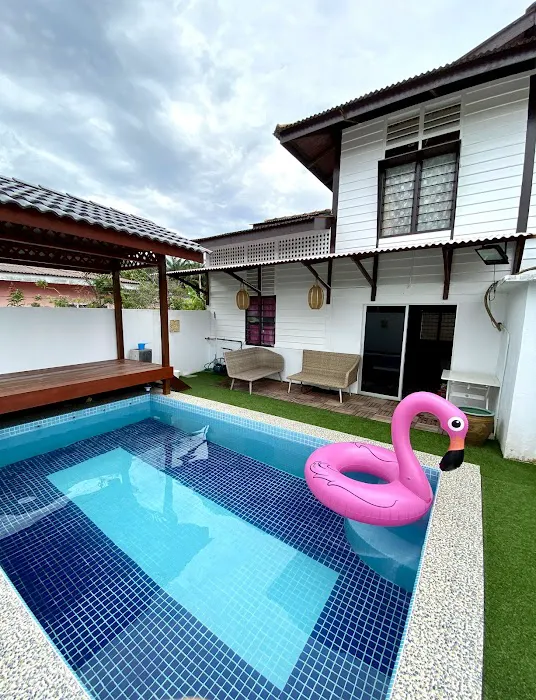 Rumah Tangga Merah with Private Pool Picture 3