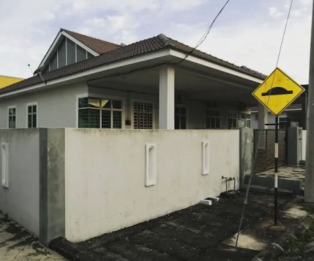 HOMESTAY TAMAN CERIA
