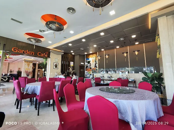 Crown Garden Hotel Picture 3
