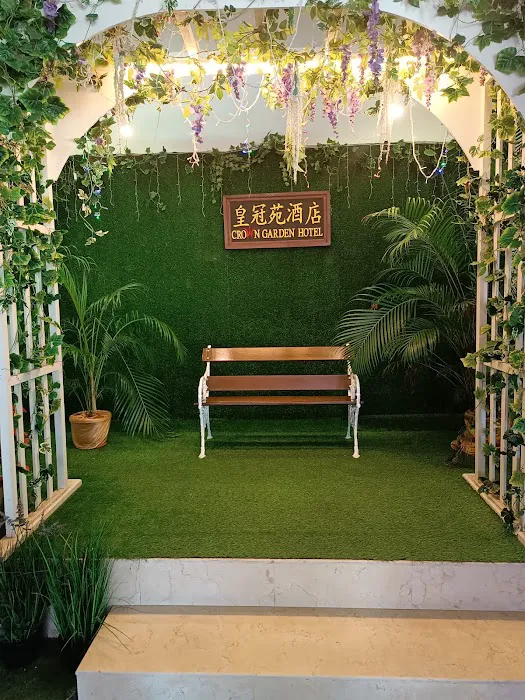 Crown Garden Hotel Picture 10