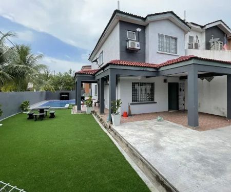 De Bayu Homestay
