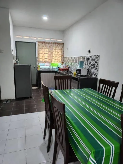 D'Haja 61 KLIA Sepang with 3 AIRCONDS & WiFi Picture 3