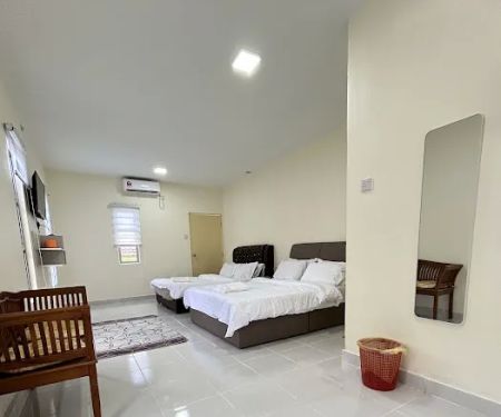 NAZ's RoomStay