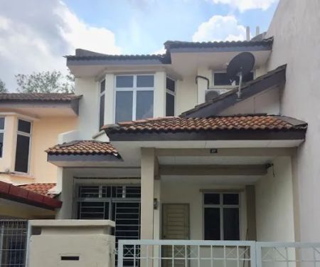 AIMAS HOMESTAY SENAWANG