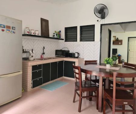 Warisan 11a - Taman Keramat Homestay