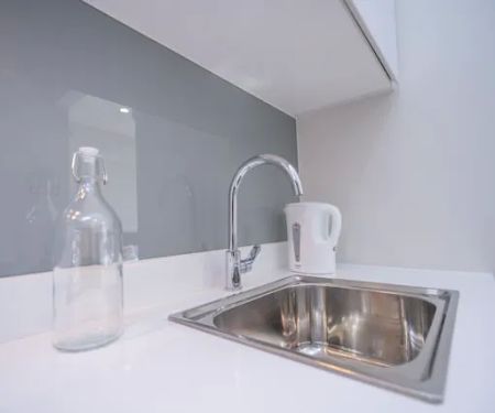 OYO Home 44122 Fancy Studio Third Avenue
