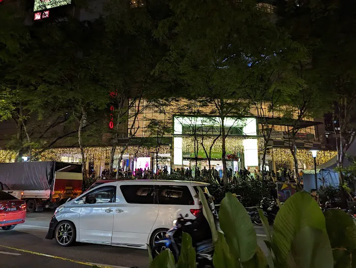 ZEN Rooms Near SOGO Picture 2