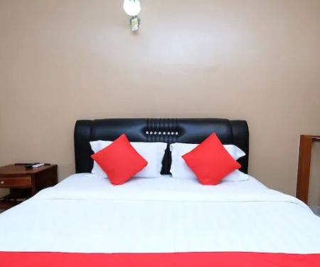 Super OYO 707 Ayuni Hotel