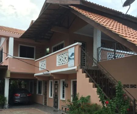 Angah Homestay @ AOC Enterprise