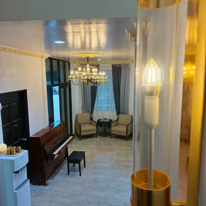 Platinum Hotel & Cafe Picture 2
