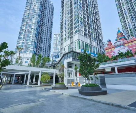 OYO Home 1142 Elegant 1br I-soho I-city
