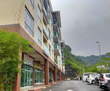Azai Homestay dSuriana