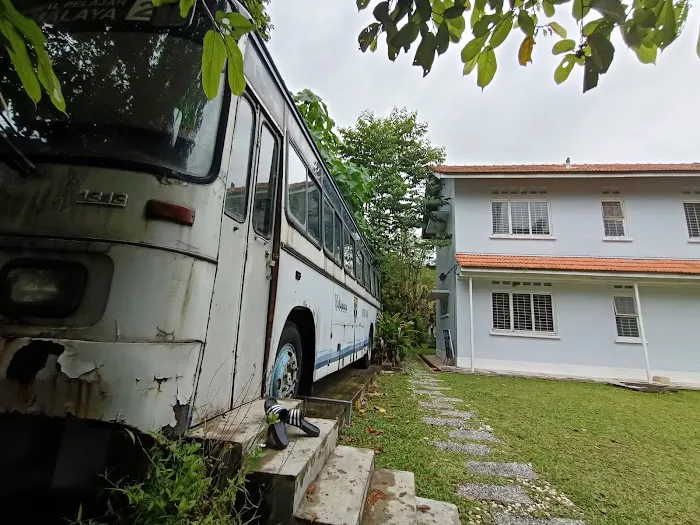 Converted Bus near Universiti Malaya Picture 5