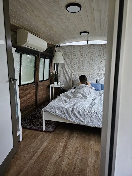 Converted Bus near Universiti Malaya Picture 3