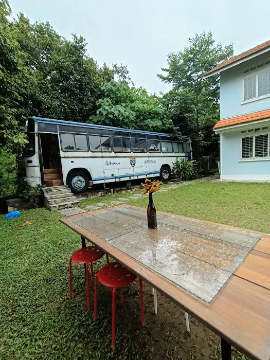 Converted Bus near Universiti Malaya Picture 7