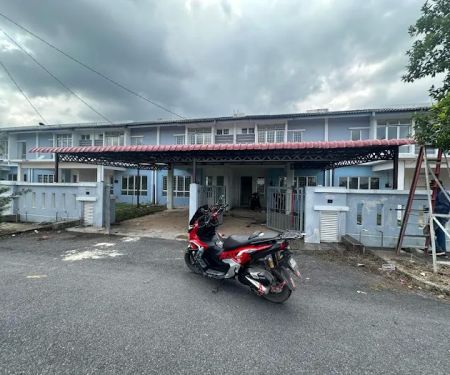 Adrina Homestay