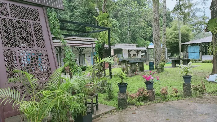 Danau Daun Chalets Picture 1