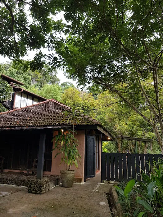 Danau Daun Chalets Picture 6