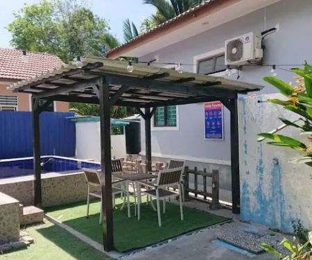 Arishaa Homestay Kelantan (PRIVATE POOL)
