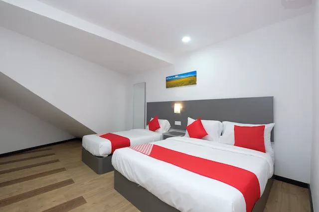 OYO 44043 First Garden Hotel Picture 2
