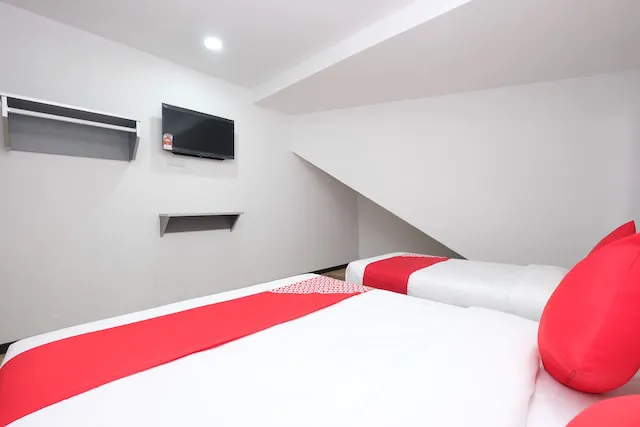 OYO 44043 First Garden Hotel Picture 9
