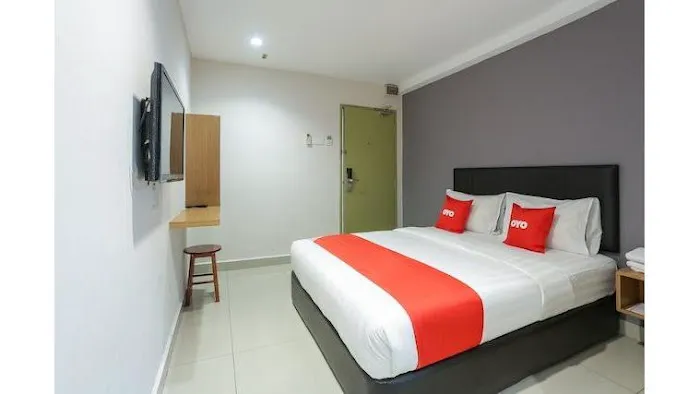 OYO 89773 New Eastern Hotel Picture 6