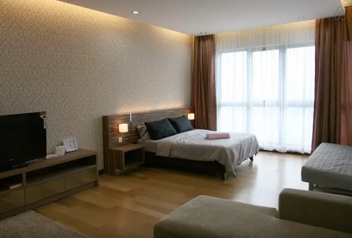 Cosy studio apartment @ Regalia Residence Picture 3