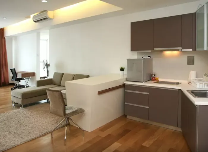 Cosy studio apartment @ Regalia Residence Picture 5
