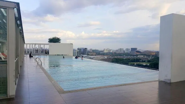 3-bedroom apartment with infinity pool Picture 4
