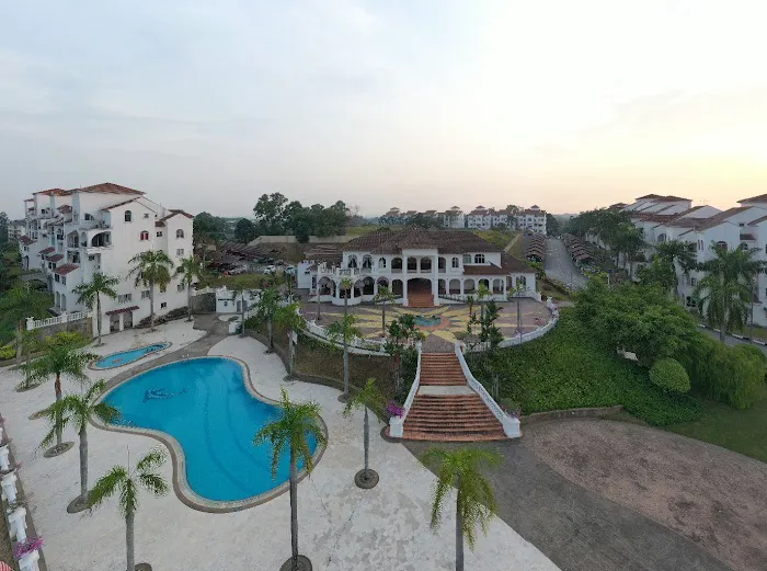 Spanish Villa Condominium Picture 8