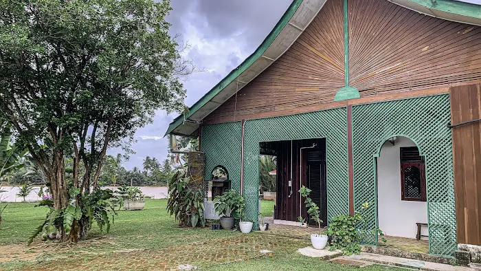 Aaira 8Pari Riverview Lodge Picture 7