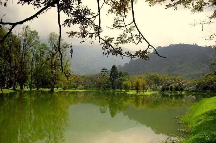 Scenic Lakes for Kayaking in Malaysia: Top Nature Spots for 2025
