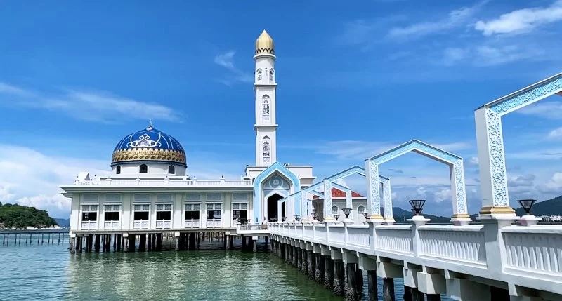 How to Combine Mosque Visits with Island Hopping and Beach Holidays in Malaysia